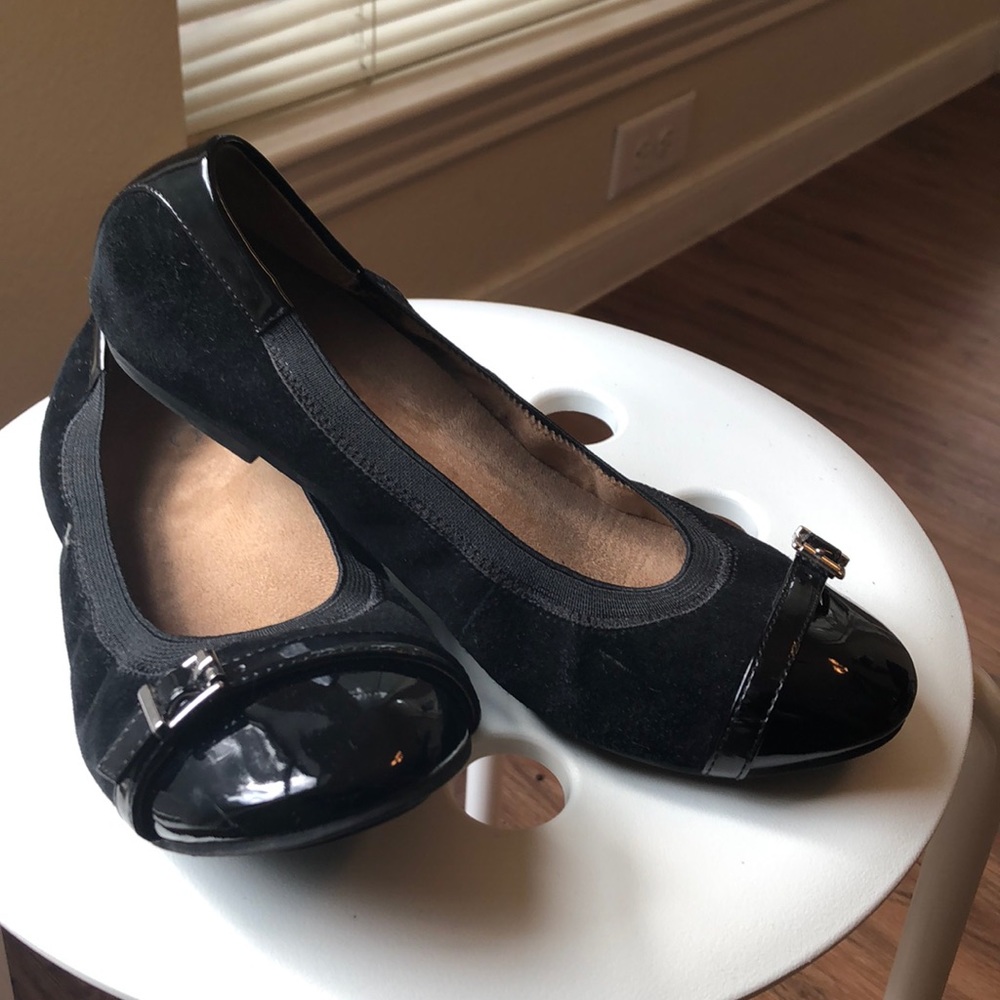 Vionic, black ballet flats size 7.